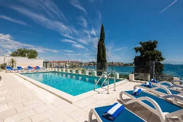 Spacious 8-Bedroom Villa with Pool in Seget Vranjica