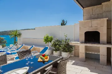 Spacious 8-Bedroom Villa with Pool in Seget Vranjica