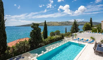 Spacious 8-Bedroom Villa with Pool in Seget Vranjica