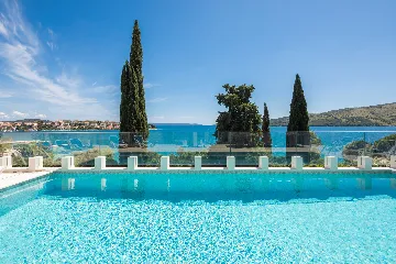 Spacious 8-Bedroom Villa with Pool in Seget Vranjica