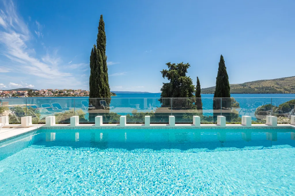 Spacious 8-Bedroom Villa with Pool in Seget Vranjica