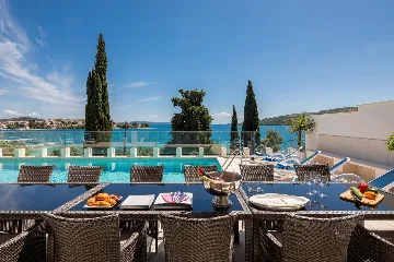 Spacious 8-Bedroom Villa with Pool in Seget Vranjica