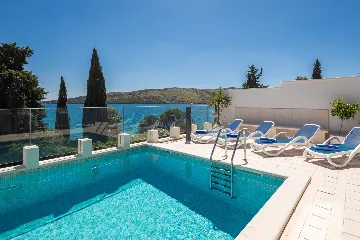 Spacious 8-Bedroom Villa with Pool in Seget Vranjica