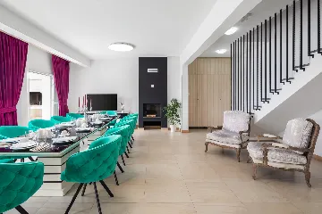 Spacious 8-Bedroom Villa with Pool in Seget Vranjica