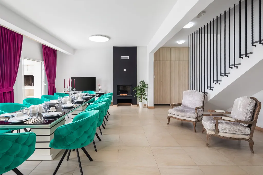 Spacious 8-Bedroom Villa with Pool in Seget Vranjica