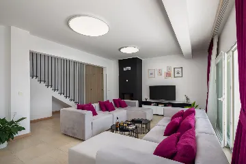 Spacious 8-Bedroom Villa with Pool in Seget Vranjica