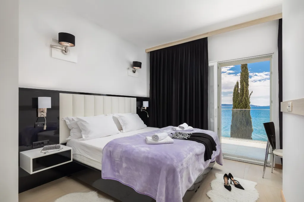 Spacious 8-Bedroom Villa with Pool in Seget Vranjica
