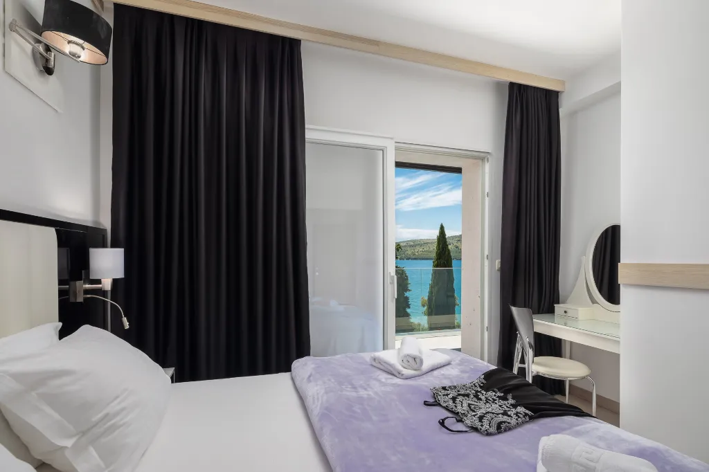 Spacious 8-Bedroom Villa with Pool in Seget Vranjica