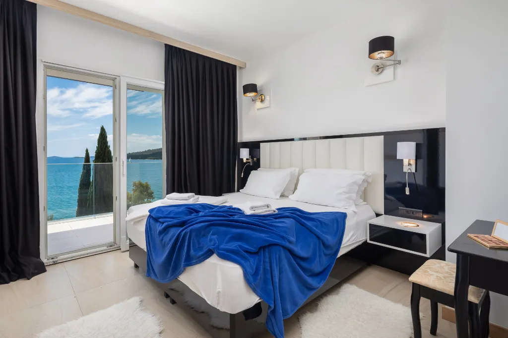 Spacious 8-Bedroom Villa with Pool in Seget Vranjica