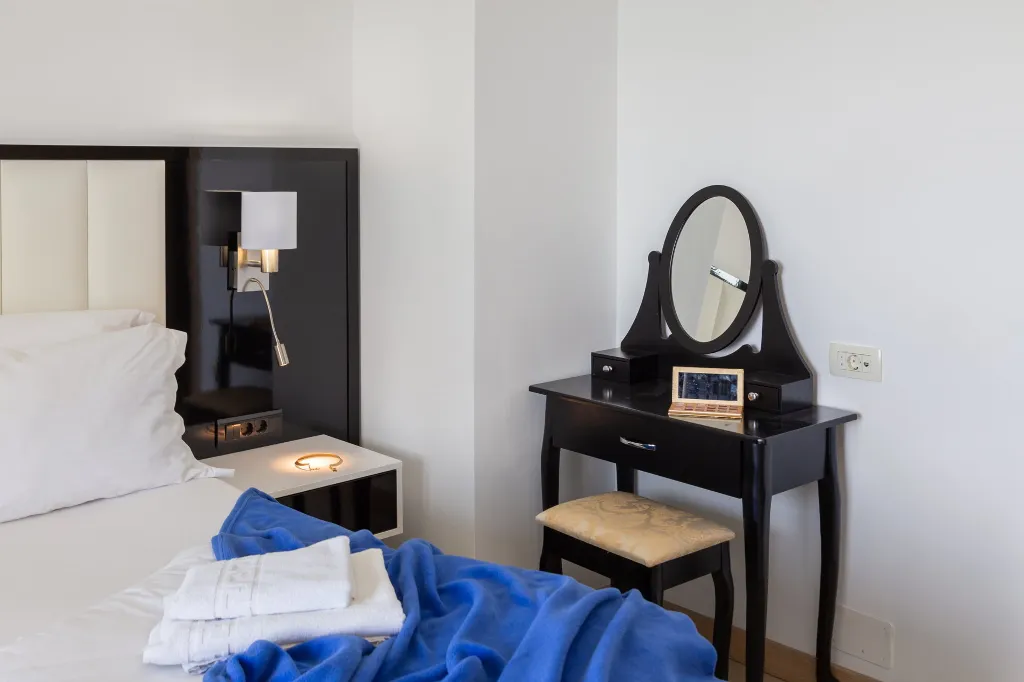 Spacious 8-Bedroom Villa with Pool in Seget Vranjica