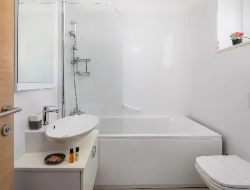 Spacious 8-Bedroom Villa with Pool in Seget Vranjica