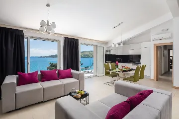 Spacious 8-Bedroom Villa with Pool in Seget Vranjica