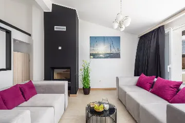 Spacious 8-Bedroom Villa with Pool in Seget Vranjica