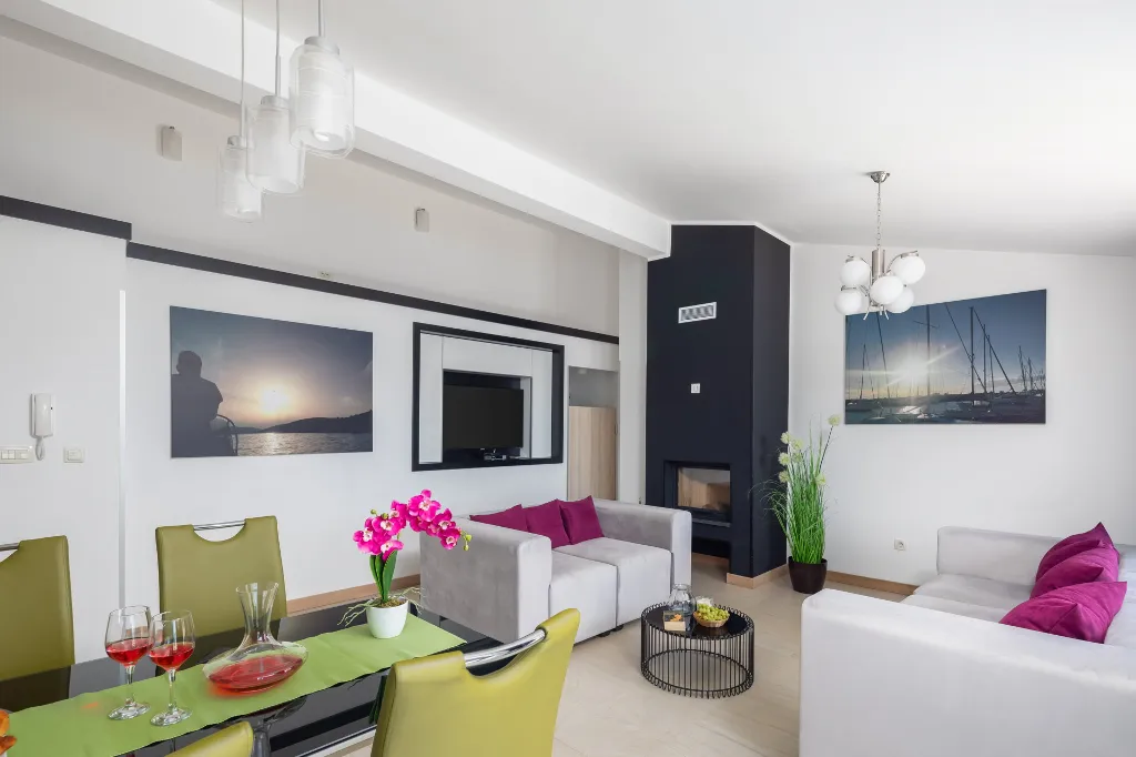 Spacious 8-Bedroom Villa with Pool in Seget Vranjica