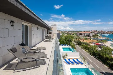 Spacious 8-Bedroom Villa with Pool in Seget Vranjica