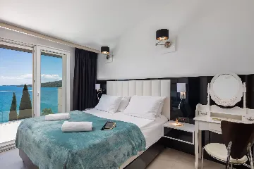 Spacious 8-Bedroom Villa with Pool in Seget Vranjica