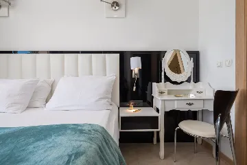 Spacious 8-Bedroom Villa with Pool in Seget Vranjica