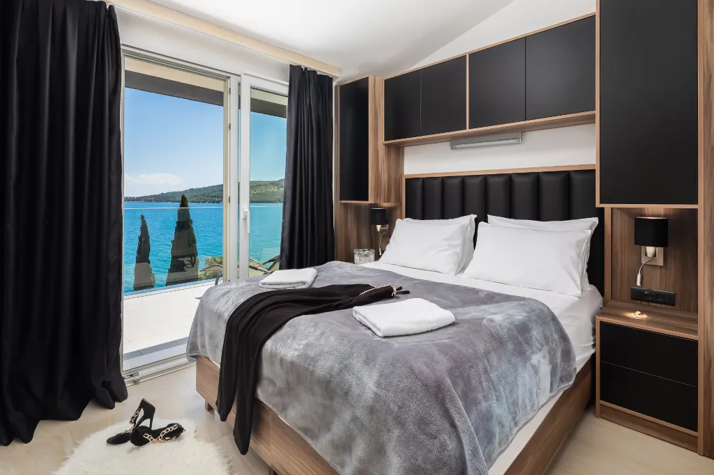Spacious 8-Bedroom Villa with Pool in Seget Vranjica