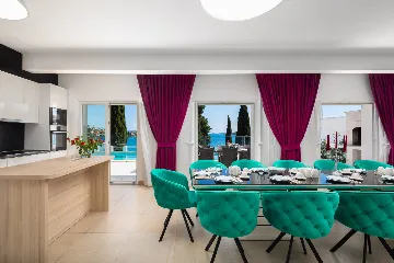 Spacious 8-Bedroom Villa with Pool in Seget Vranjica