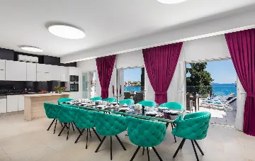 Spacious 8-Bedroom Villa with Pool in Seget Vranjica