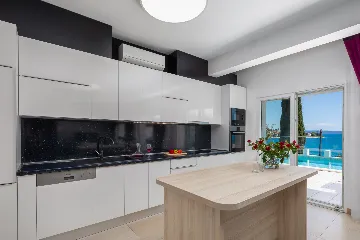 Spacious 8-Bedroom Villa with Pool in Seget Vranjica