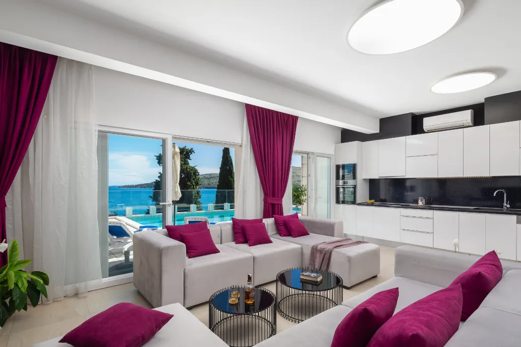 Spacious 8-Bedroom Villa with Pool in Seget Vranjica