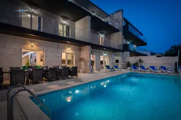 Spacious 8-Bedroom Villa with Pool in Seget Vranjica