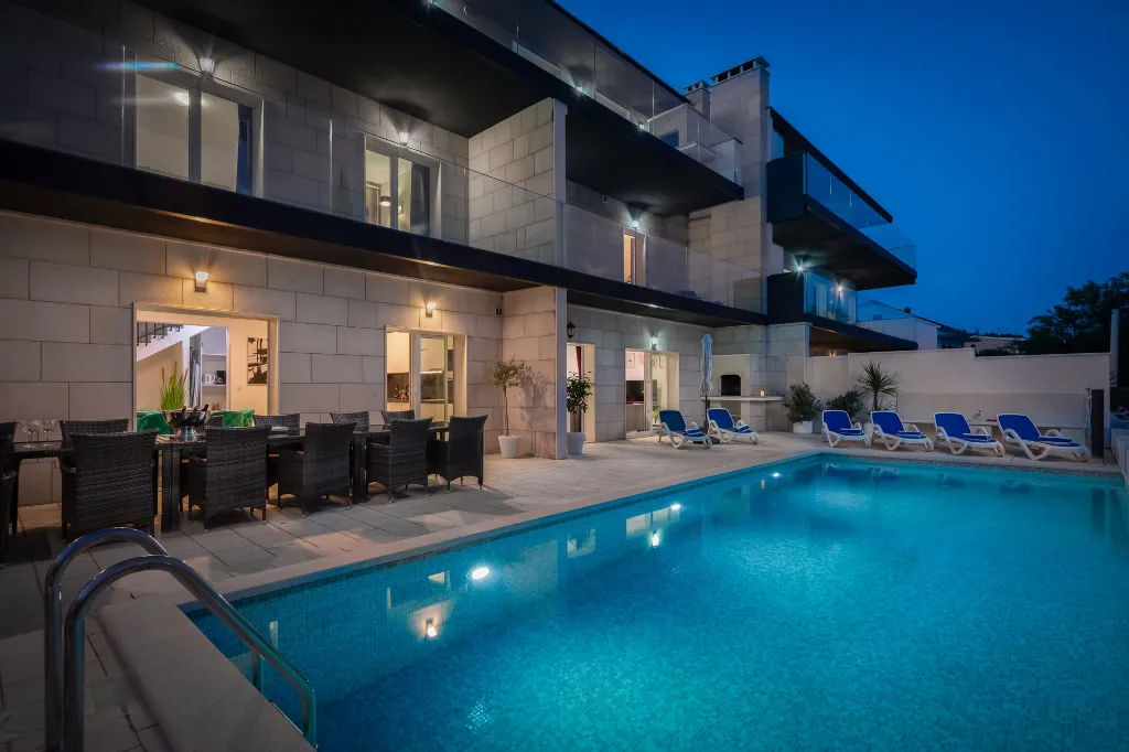 Spacious 8-Bedroom Villa with Pool in Seget Vranjica