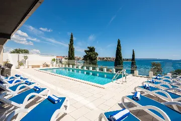 Spacious 7-Bedroom Villa with Pool in Seget Vranjica