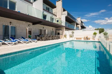 Spacious 7-Bedroom Villa with Pool in Seget Vranjica