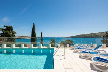 Spacious 7-Bedroom Villa with Pool in Seget Vranjica