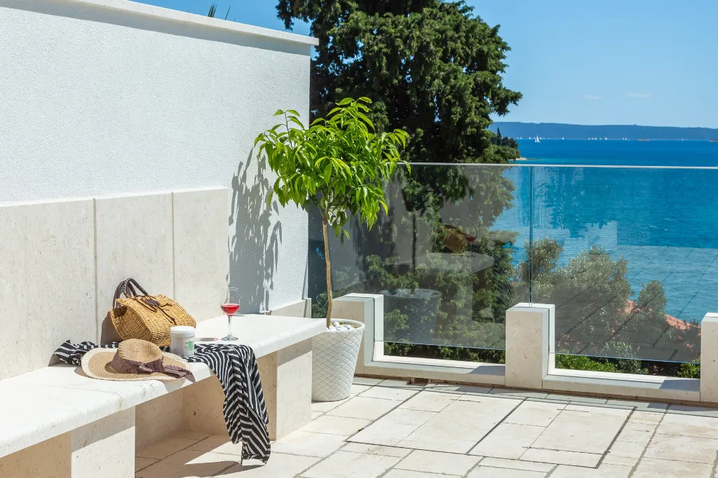 Spacious 7-Bedroom Villa with Pool in Seget Vranjica