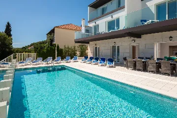 Spacious 7-Bedroom Villa with Pool in Seget Vranjica