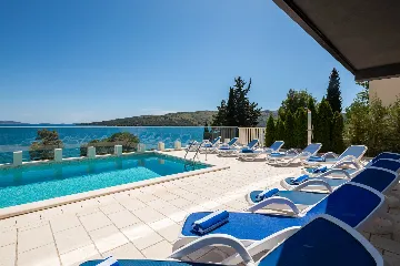 Spacious 7-Bedroom Villa with Pool in Seget Vranjica