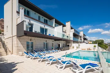 Spacious 7-Bedroom Villa with Pool in Seget Vranjica