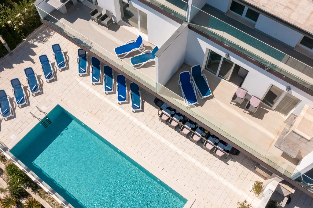 Spacious 7-Bedroom Villa with Pool in Seget Vranjica