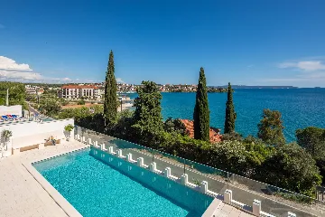 Spacious 7-Bedroom Villa with Pool in Seget Vranjica