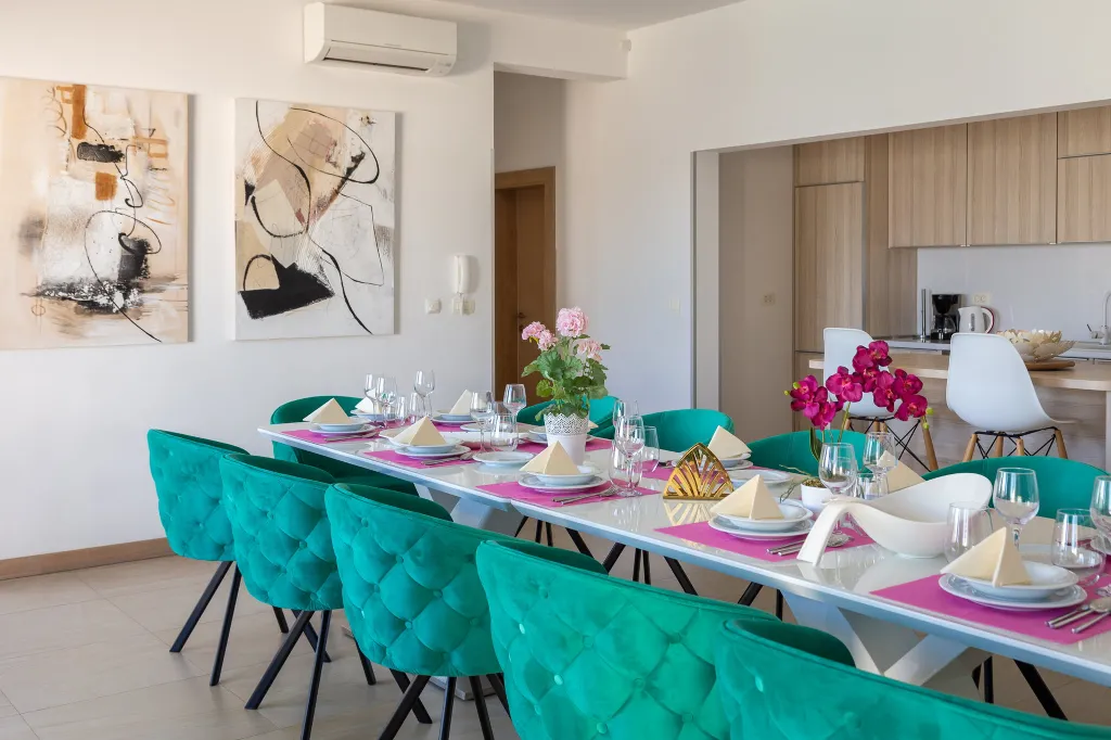 Spacious 7-Bedroom Villa with Pool in Seget Vranjica