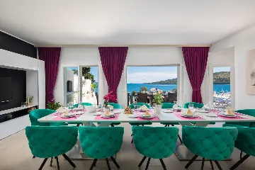 Spacious 7-Bedroom Villa with Pool in Seget Vranjica