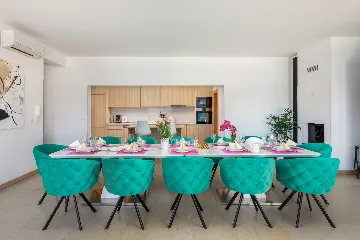 Spacious 7-Bedroom Villa with Pool in Seget Vranjica