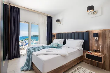 Spacious 7-Bedroom Villa with Pool in Seget Vranjica