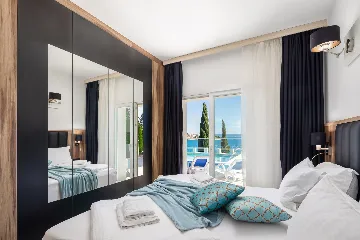 Spacious 7-Bedroom Villa with Pool in Seget Vranjica