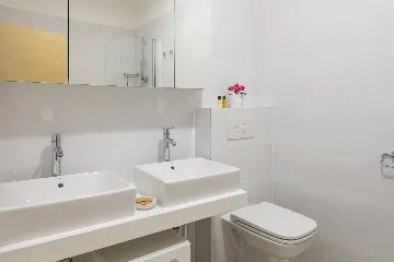 Spacious 7-Bedroom Villa with Pool in Seget Vranjica