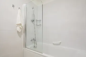 Spacious 7-Bedroom Villa with Pool in Seget Vranjica