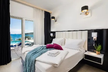 Spacious 7-Bedroom Villa with Pool in Seget Vranjica