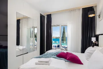 Spacious 7-Bedroom Villa with Pool in Seget Vranjica