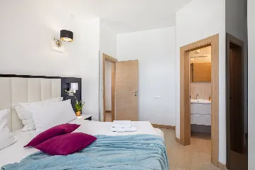 Spacious 7-Bedroom Villa with Pool in Seget Vranjica