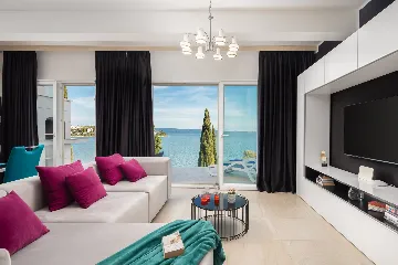 Spacious 7-Bedroom Villa with Pool in Seget Vranjica