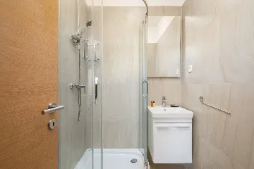 Spacious 7-Bedroom Villa with Pool in Seget Vranjica