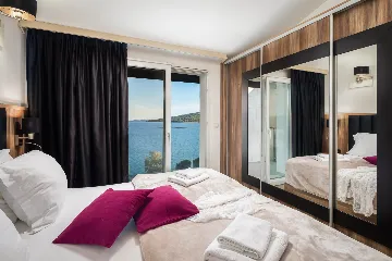 Spacious 7-Bedroom Villa with Pool in Seget Vranjica